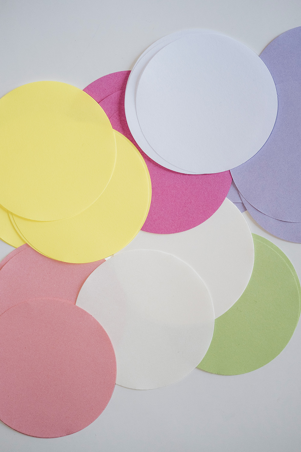 Lass uns ganz einfach einen Kusudama Blumenball basteln.