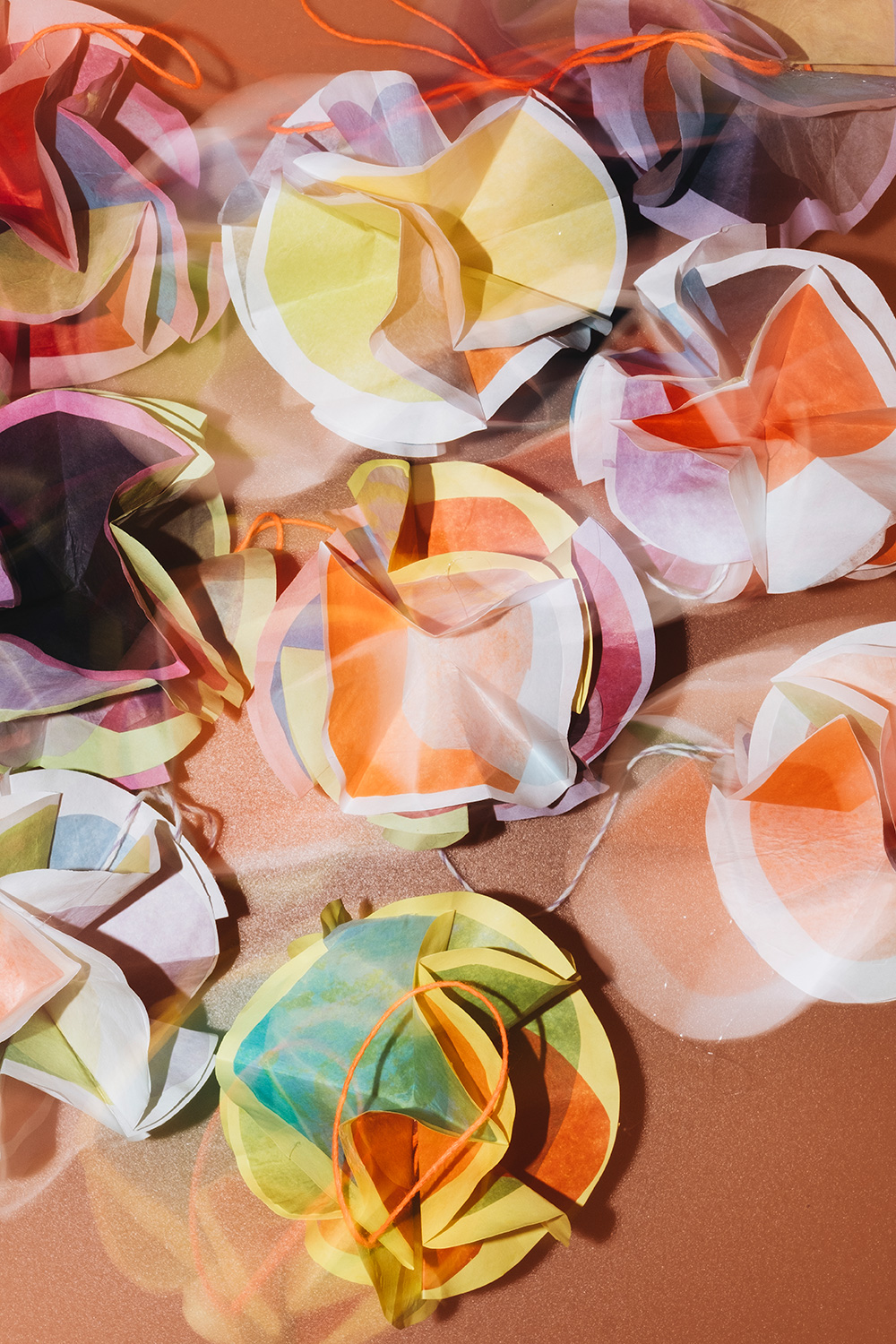 Lass uns ganz einfach einen Kusudama Blumenball basteln.