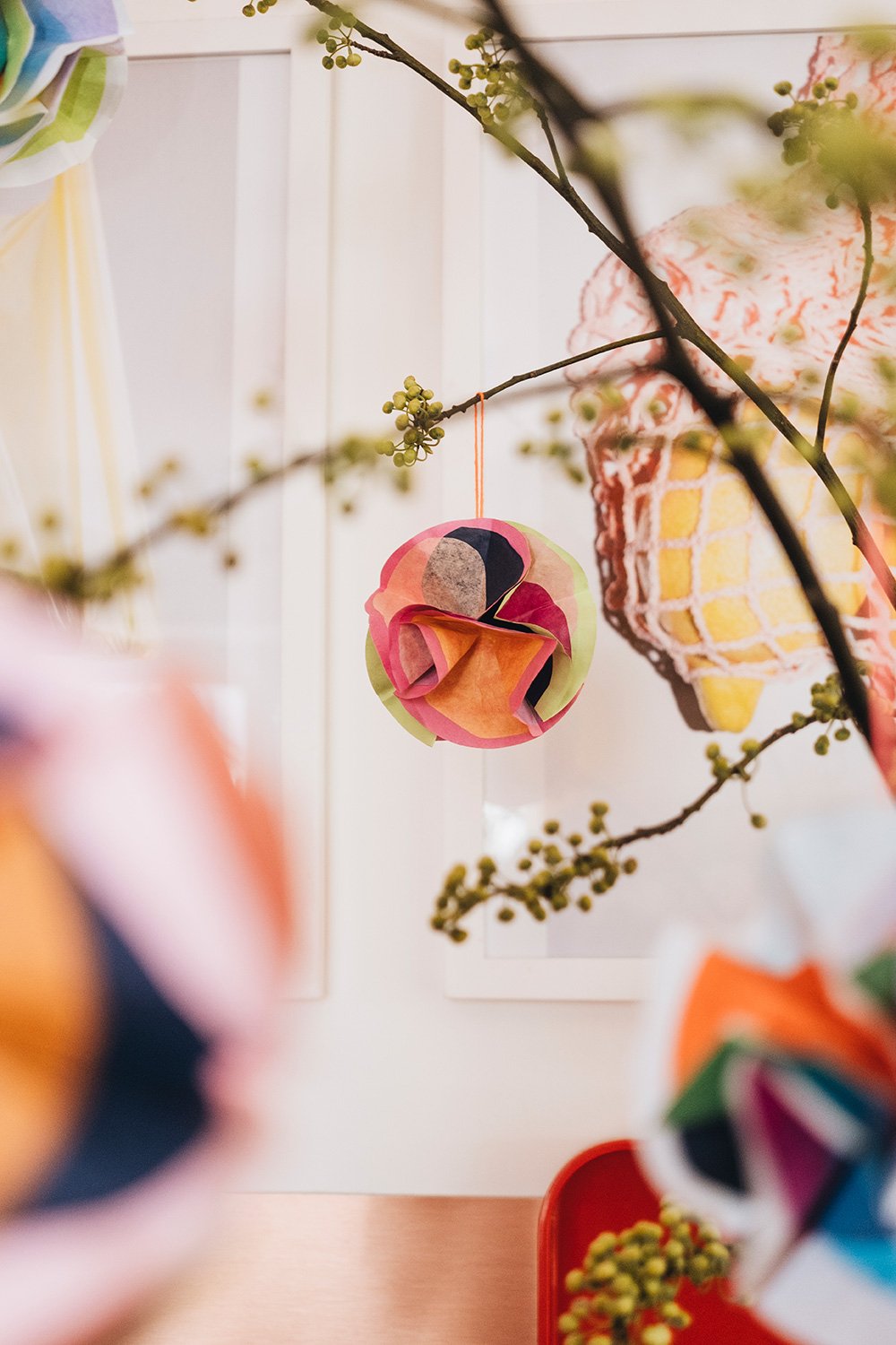 Lass uns ganz einfach einen Kusudama Blumenball basteln.