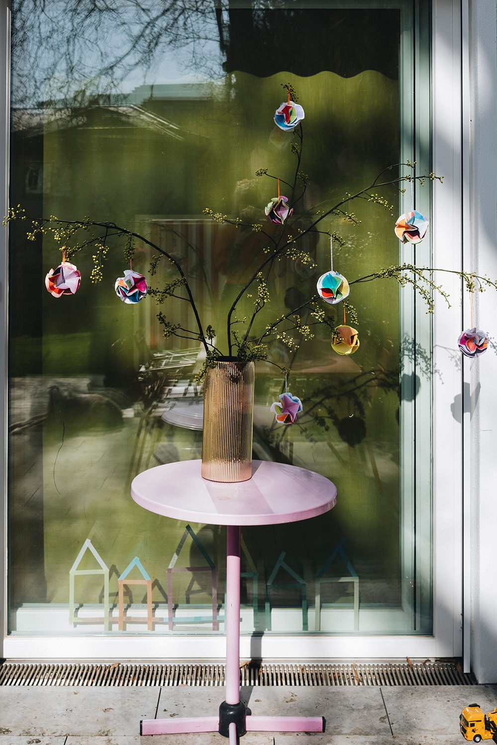 Lass uns ganz einfach einen Kusudama Blumenball basteln.