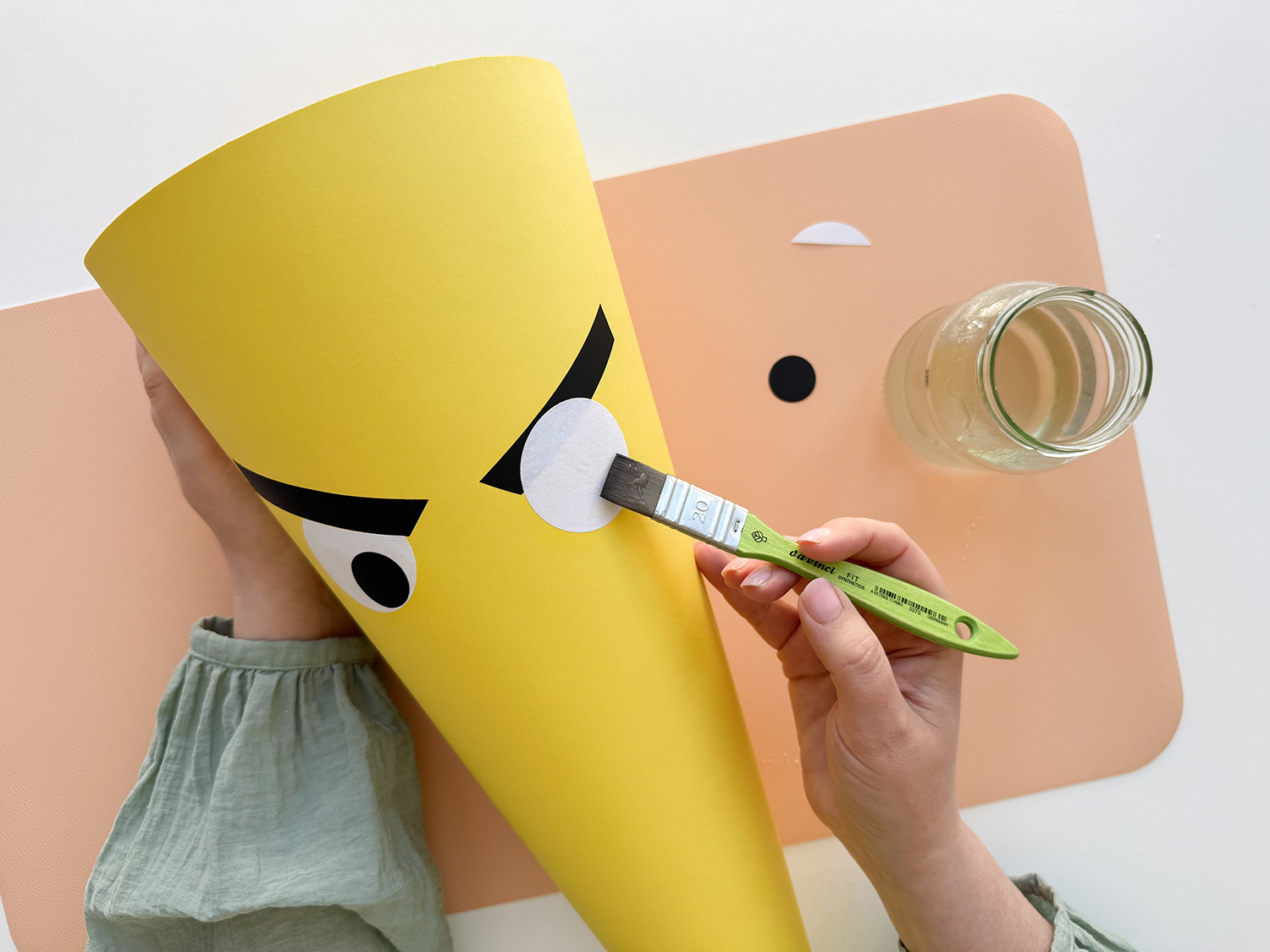 Lass uns die Ninja-Schultüte zur Einschulung basteln.