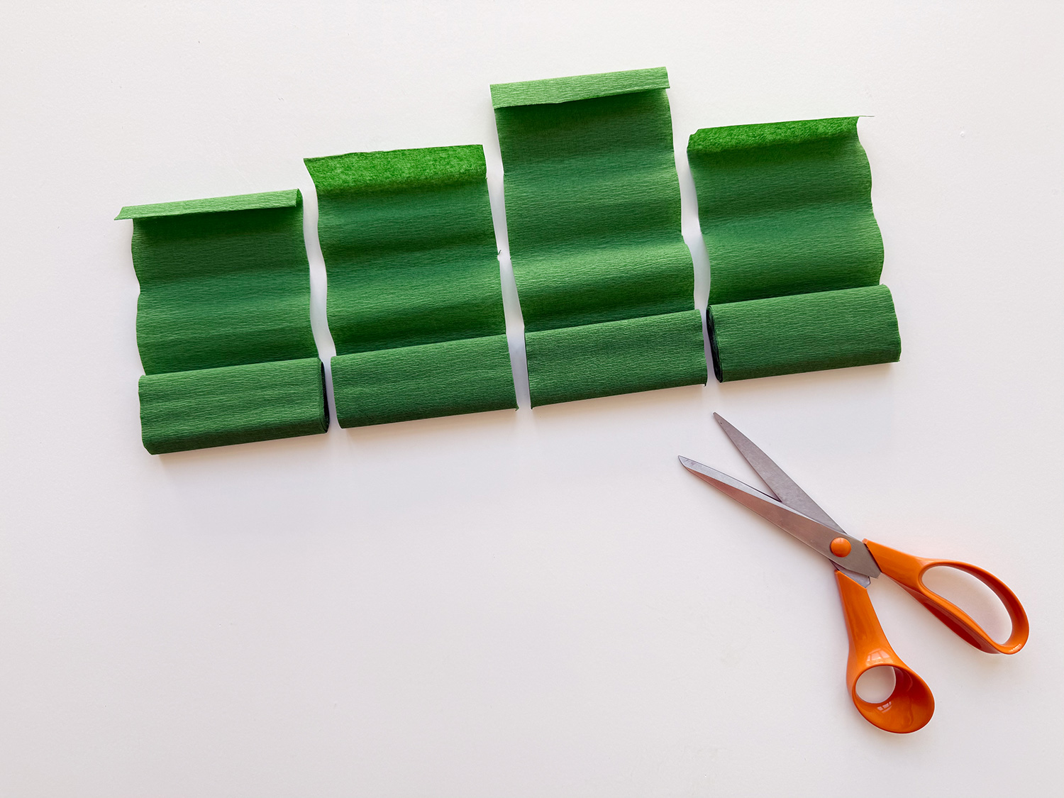 Lass uns die Ninja-Schultüte zur Einschulung basteln.