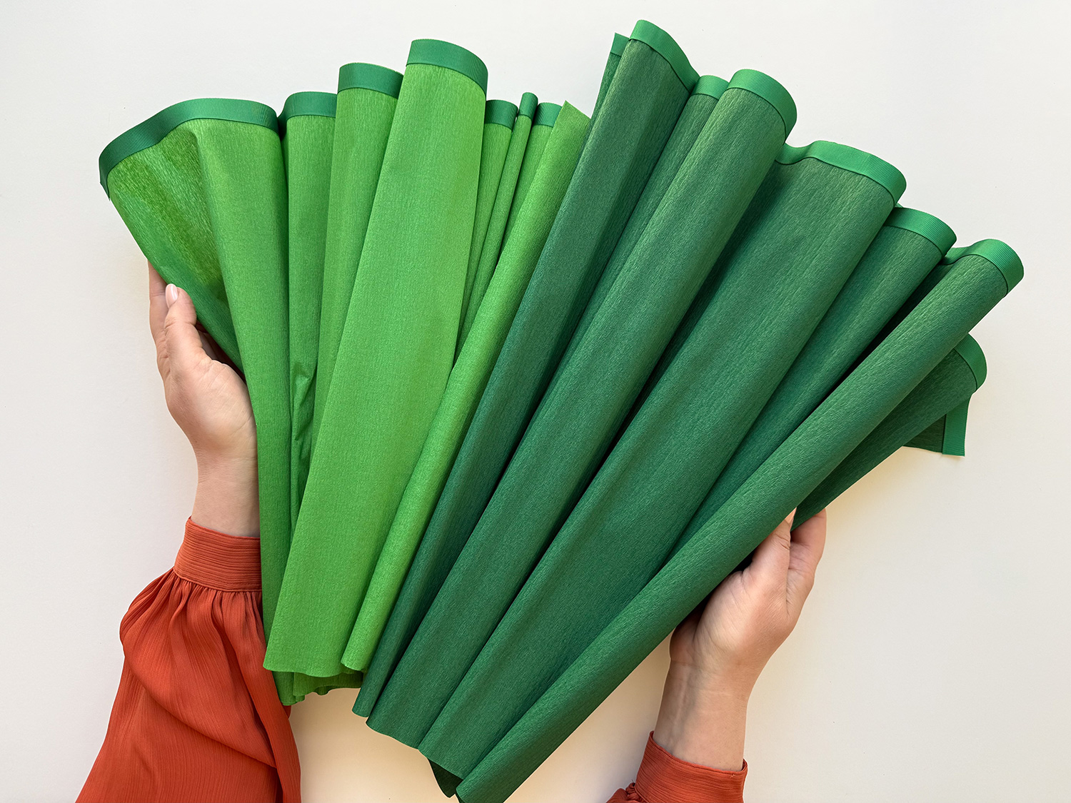 Lass uns die Ninja-Schultüte zur Einschulung basteln.