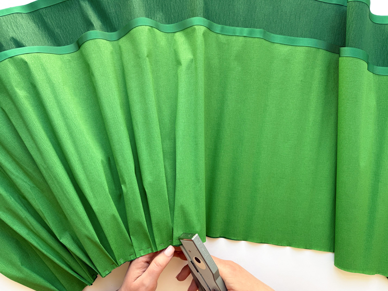 Lass uns die Ninja-Schultüte zur Einschulung basteln.