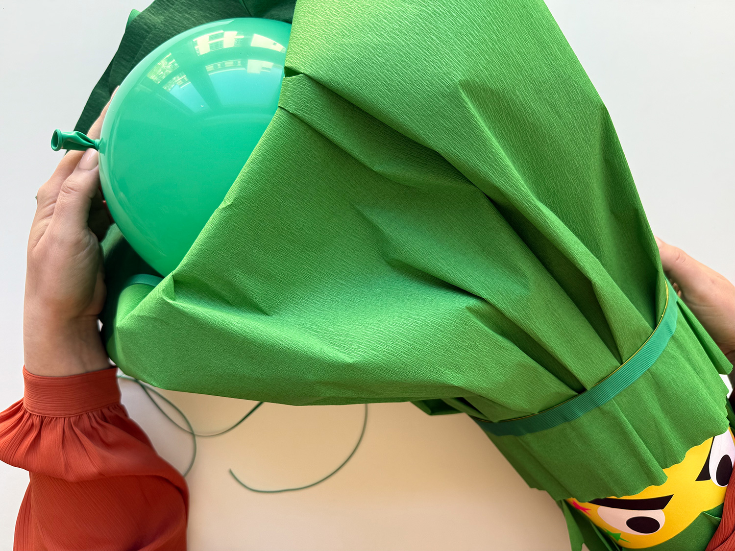 Lass uns die Ninja-Schultüte zur Einschulung basteln.