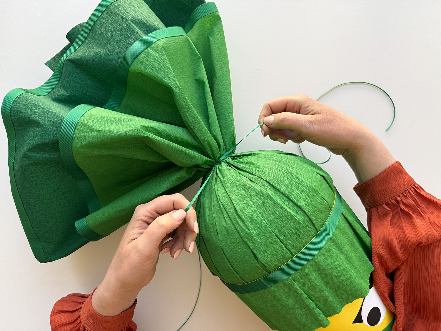 Lass uns die Ninja-Schultüte zur Einschulung basteln.