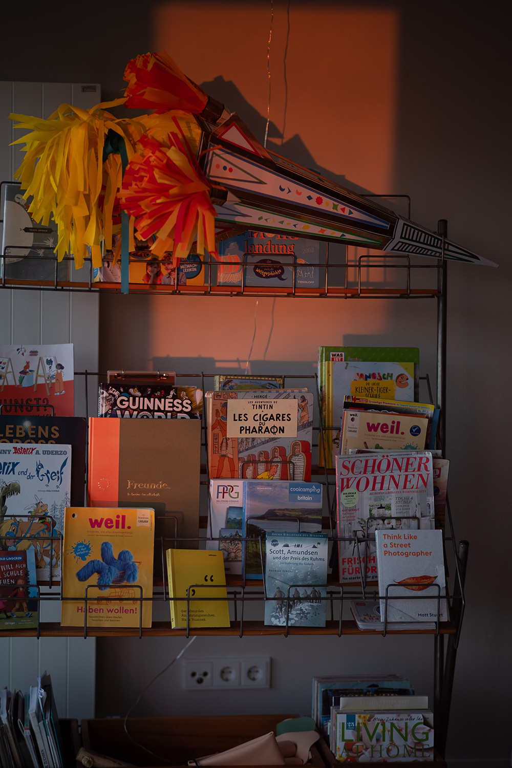 Lass uns die original WE LIKE MONDAYS Raketen-Schultüte basteln.