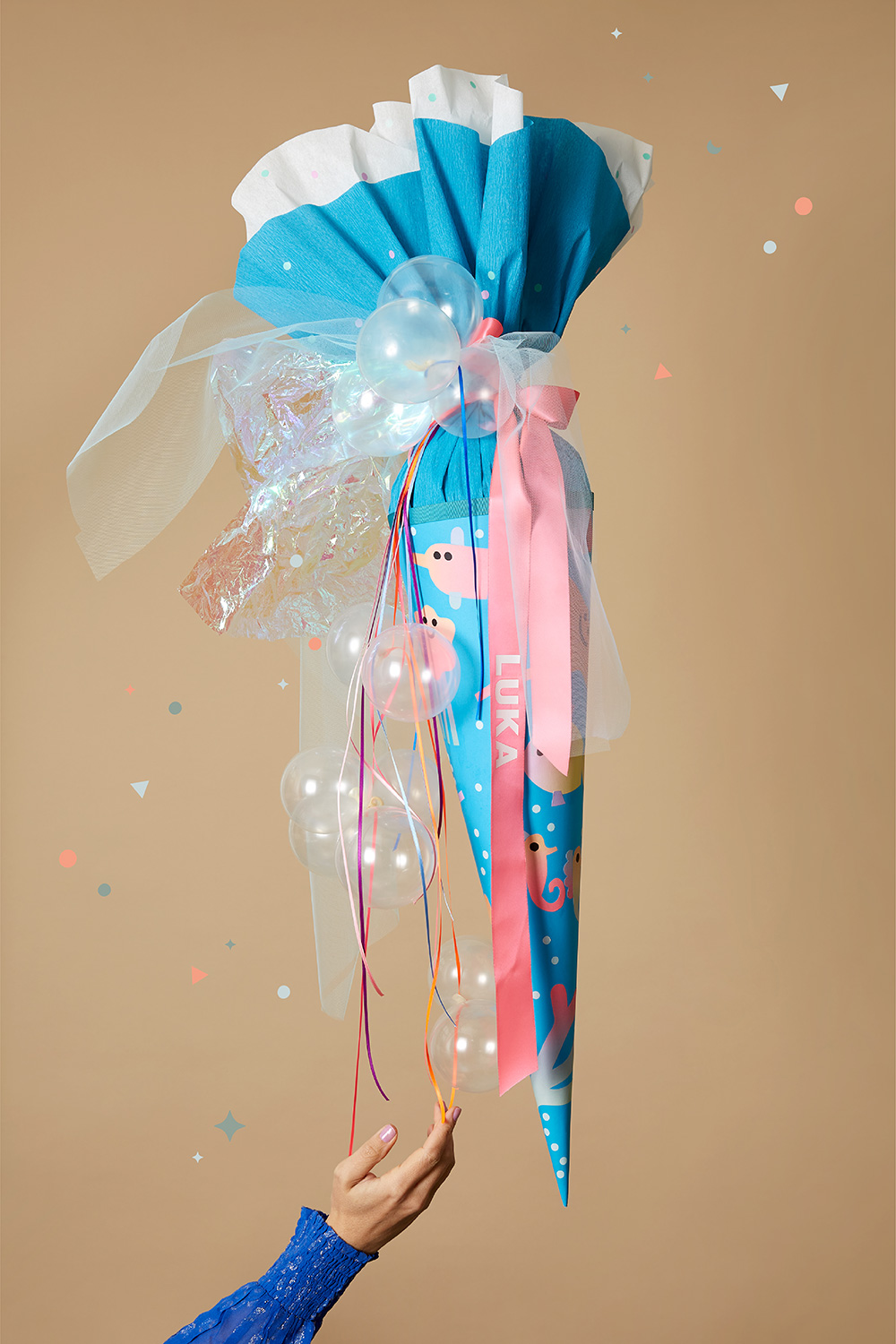 Lass uns die Unterwasser-Schultüte zur Einschulung basteln.