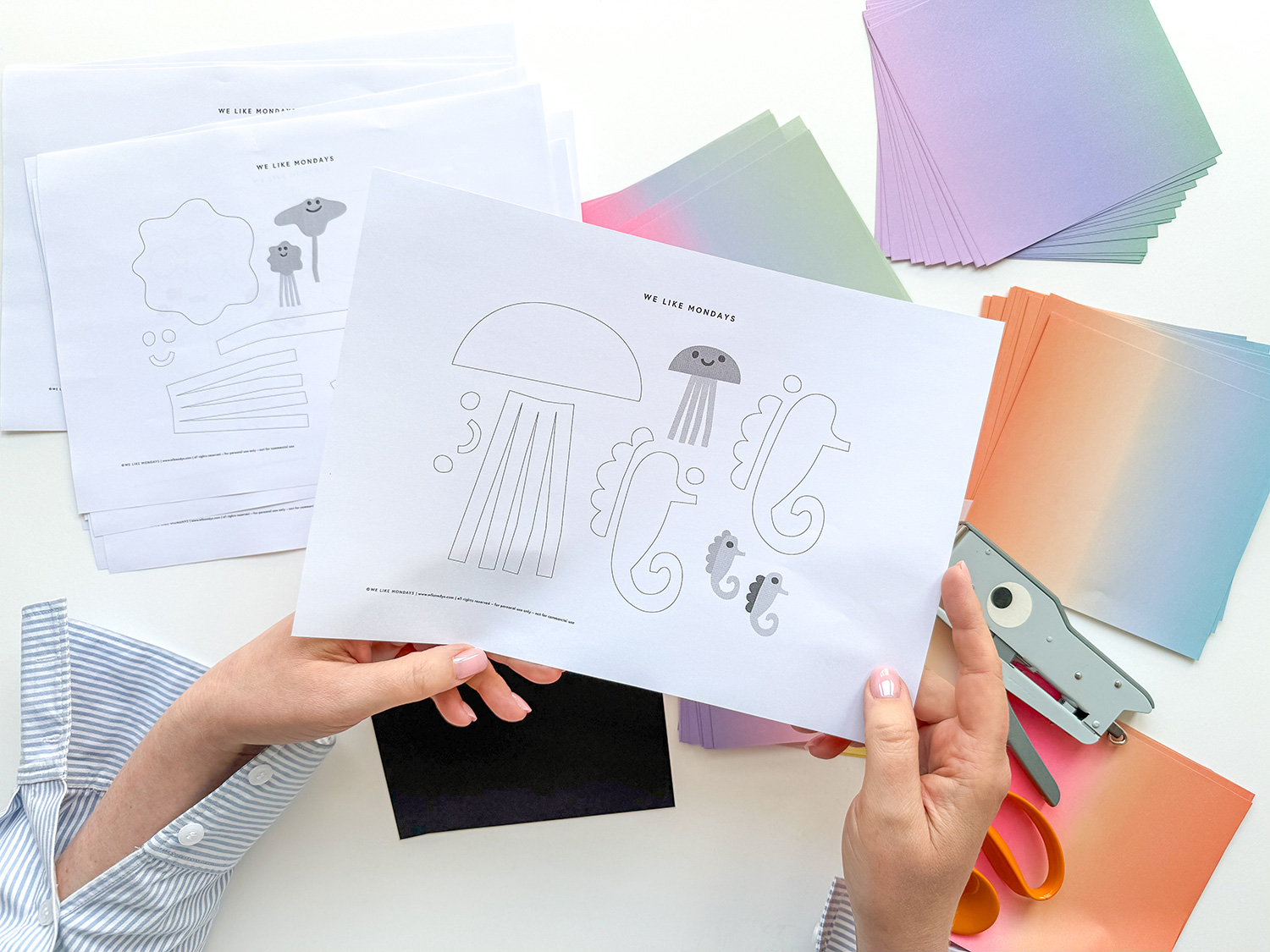 Lass uns die Unterwasser-Schultüte zur Einschulung basteln.