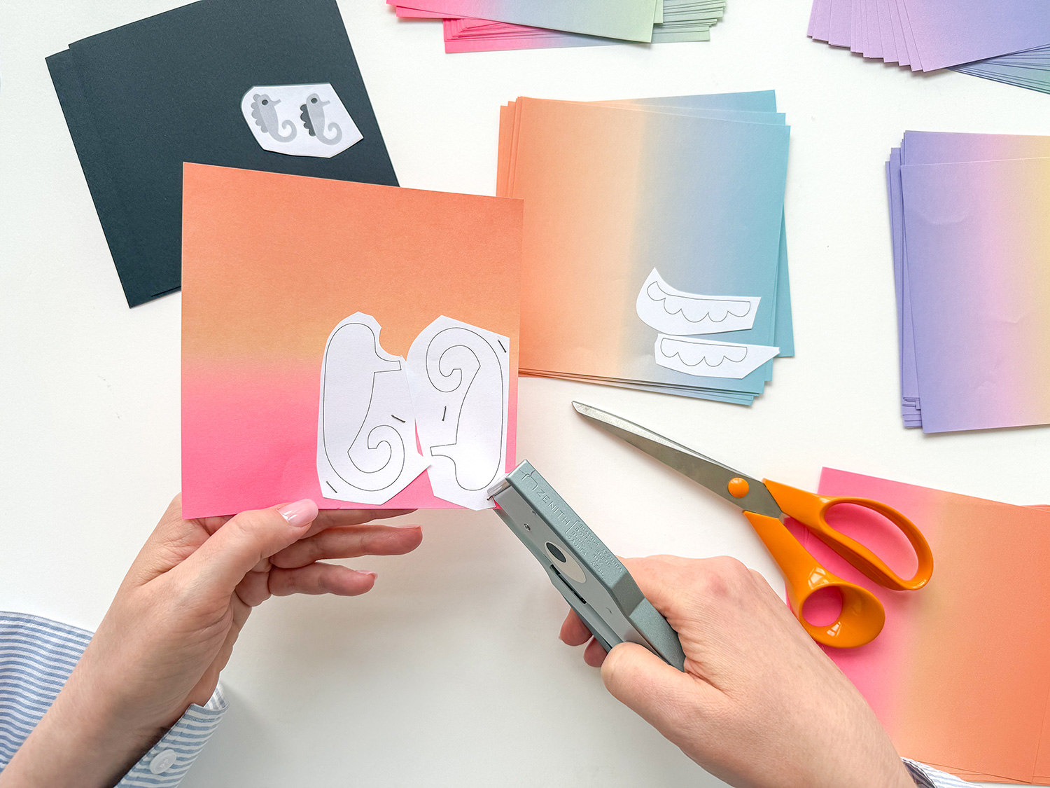 Lass uns die Unterwasser-Schultüte zur Einschulung basteln.