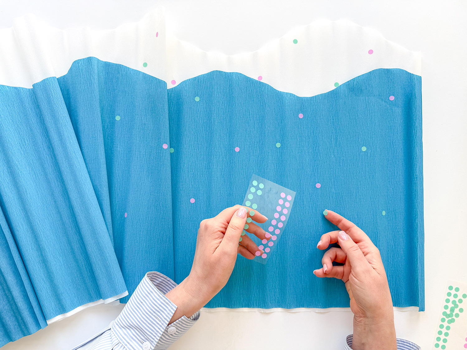 Lass uns die Unterwasser-Schultüte zur Einschulung basteln.