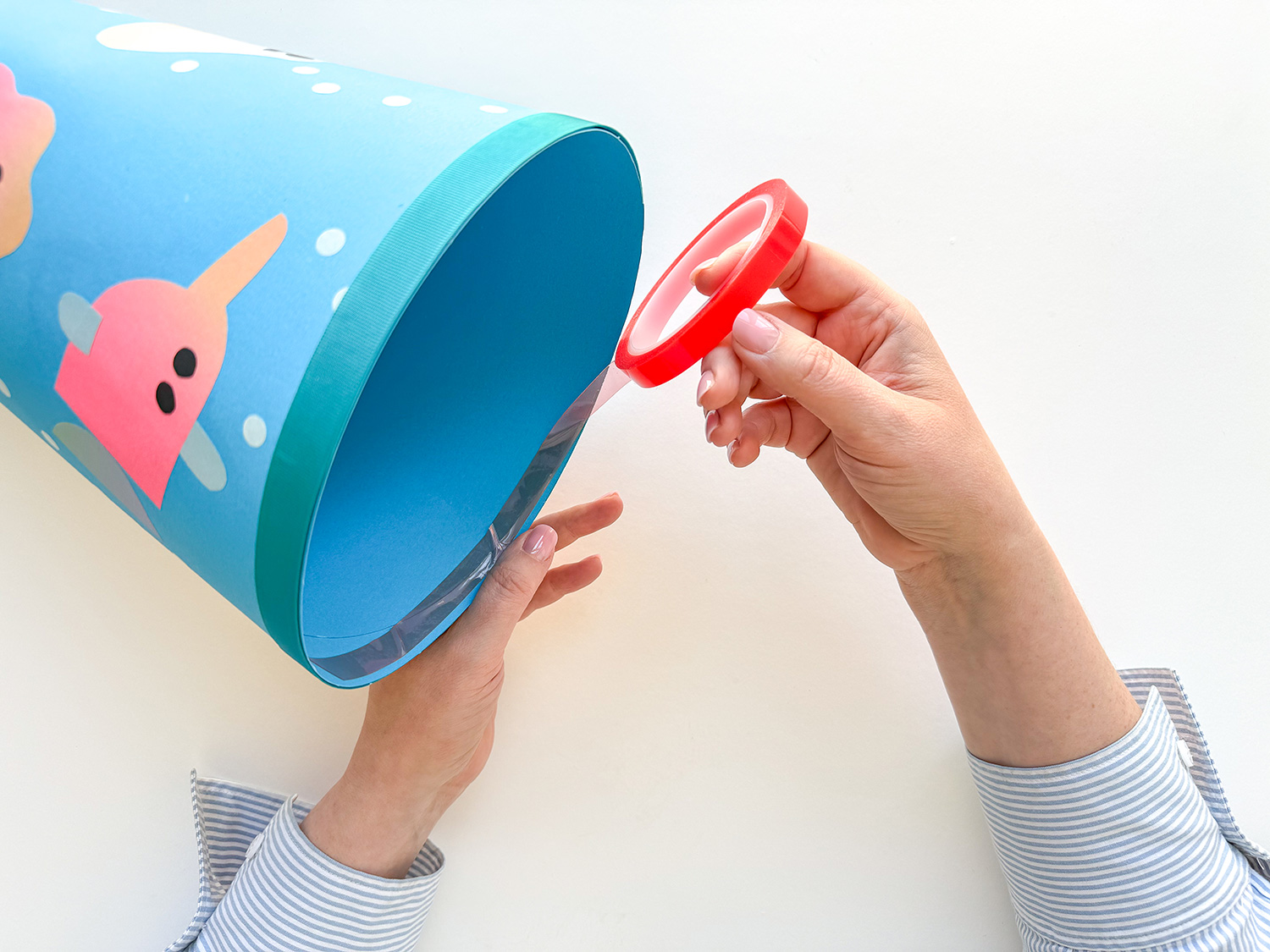 Lass uns die Unterwasser-Schultüte zur Einschulung basteln.