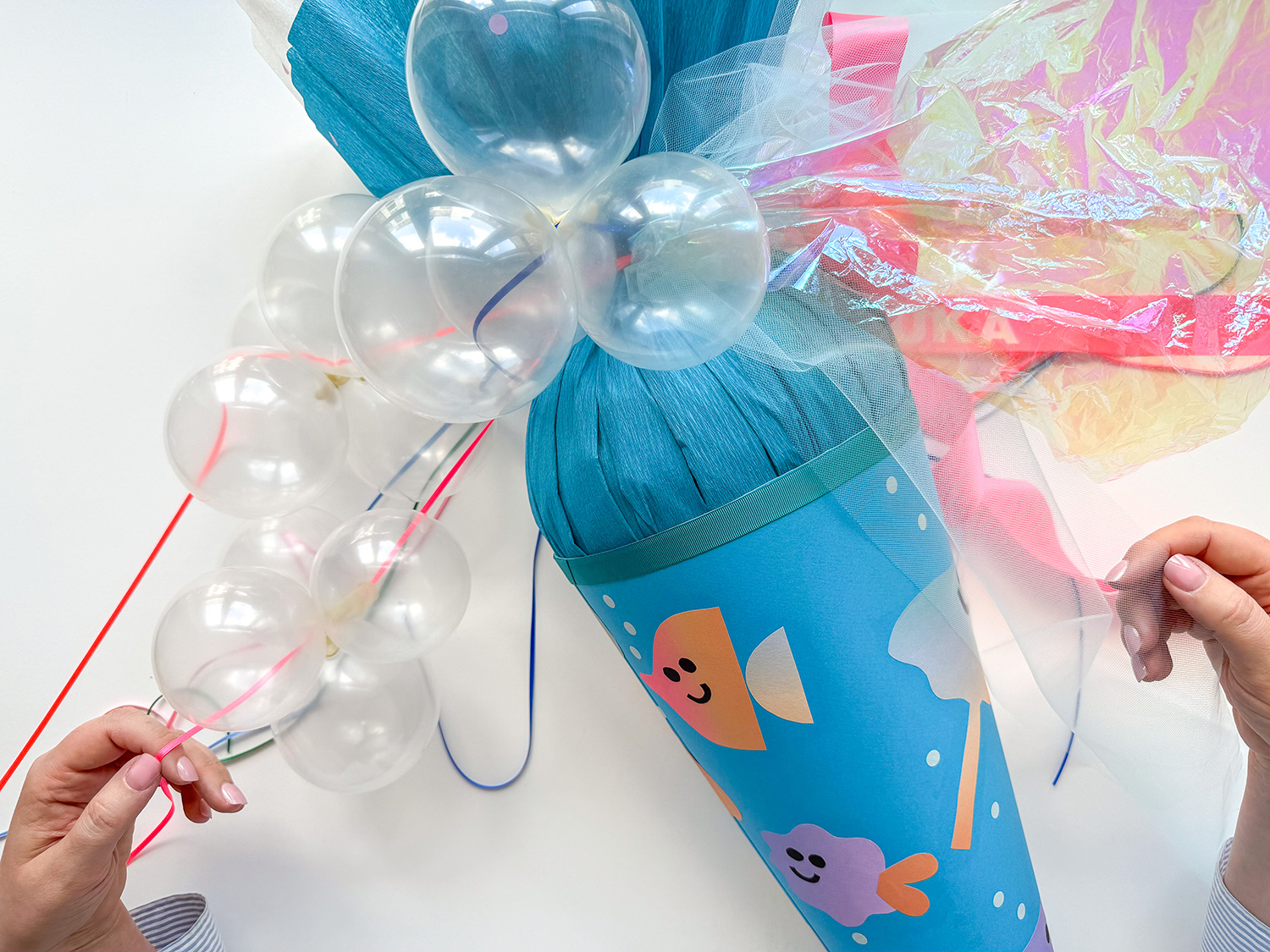 Lass uns die Unterwasser-Schultüte zur Einschulung basteln.