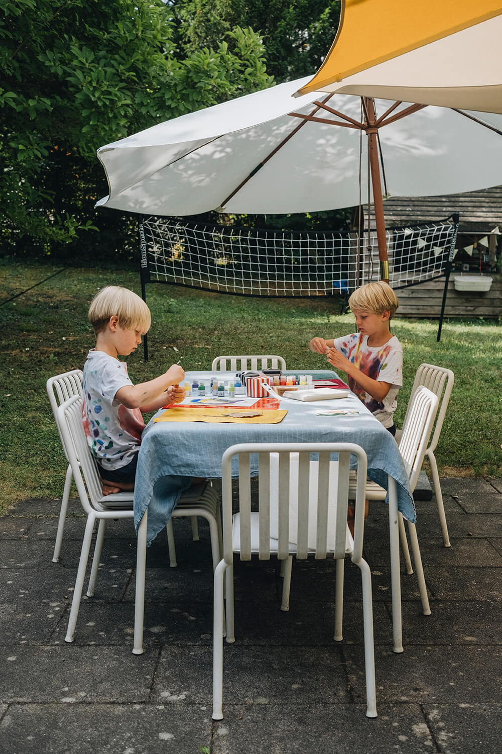 Lass uns ganz einfach Einladungskarten zum Kindergeburtstag basteln.