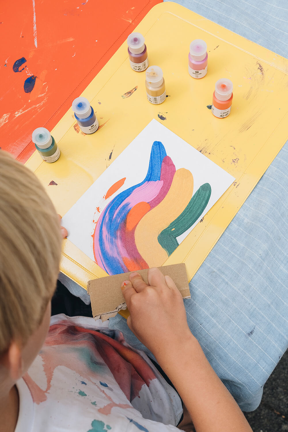 Lass uns ganz einfach Einladungskarten zum Kindergeburtstag basteln.