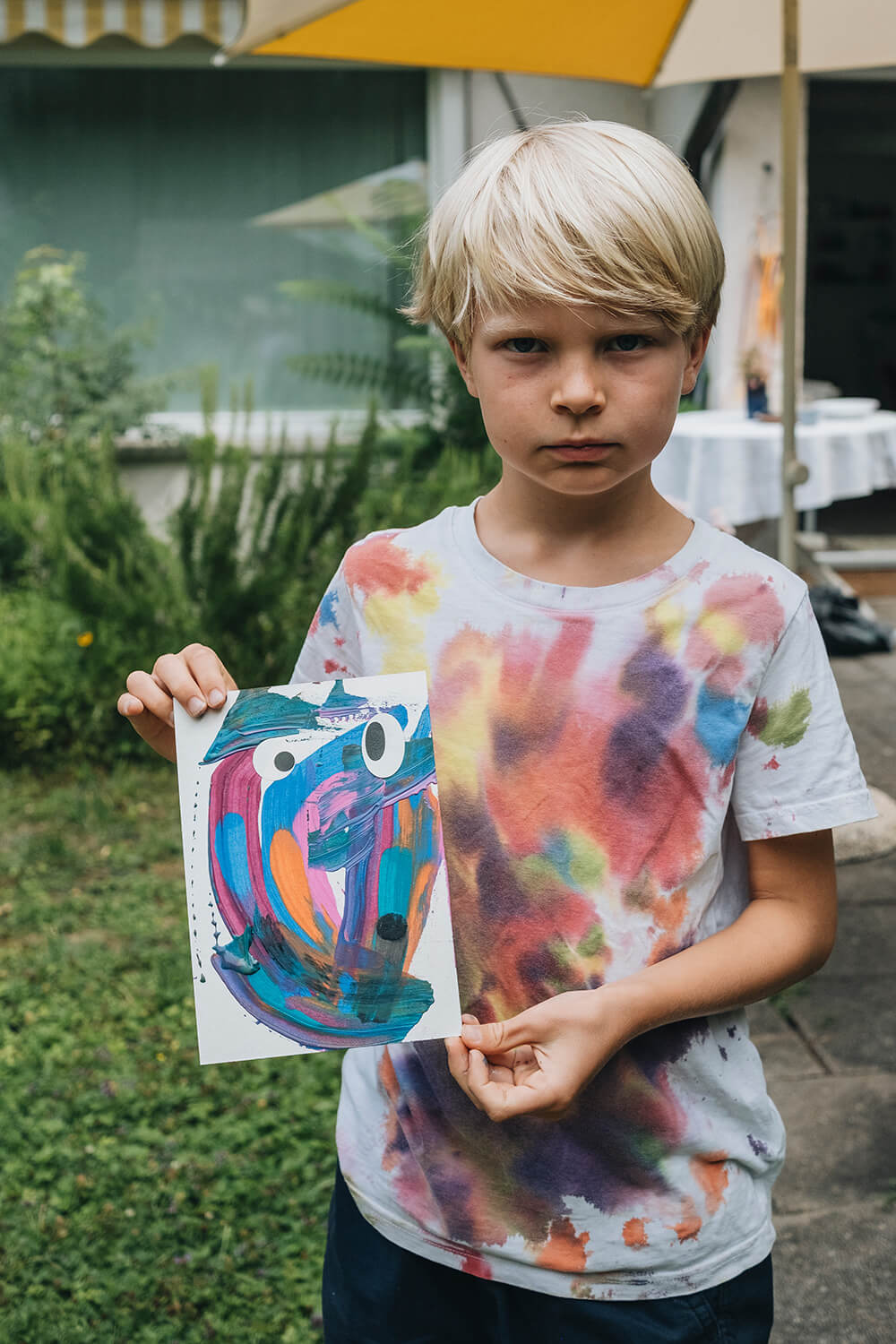 Lass uns ganz einfach Einladungskarten zum Kindergeburtstag basteln.
