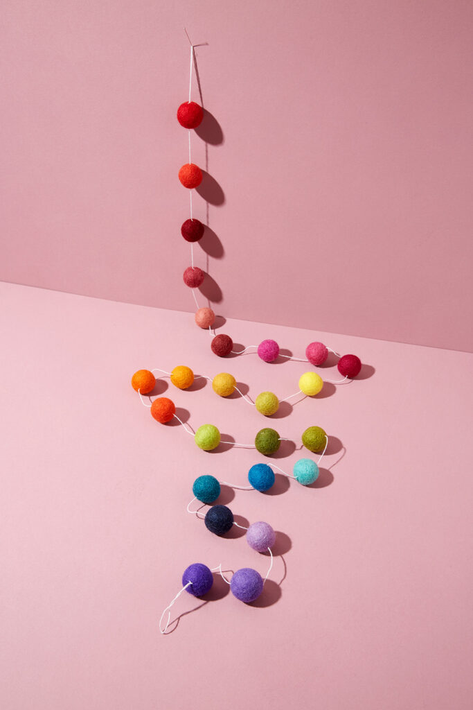 Filzball-Girlande „Rainbow Dots“