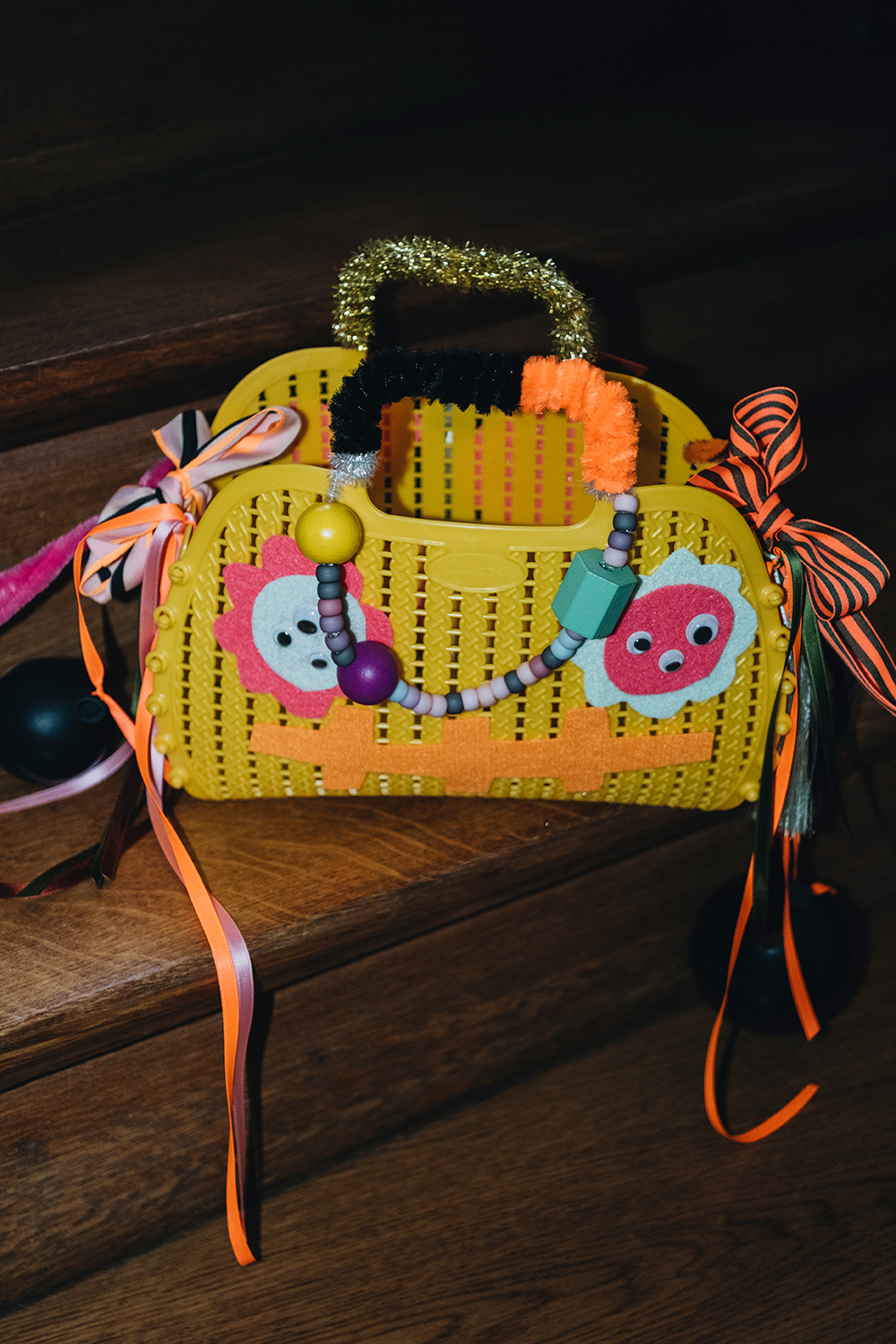 Trick or Treat: Lass uns Halloween-Körbchen zum Süßigkeiten sammeln basteln.