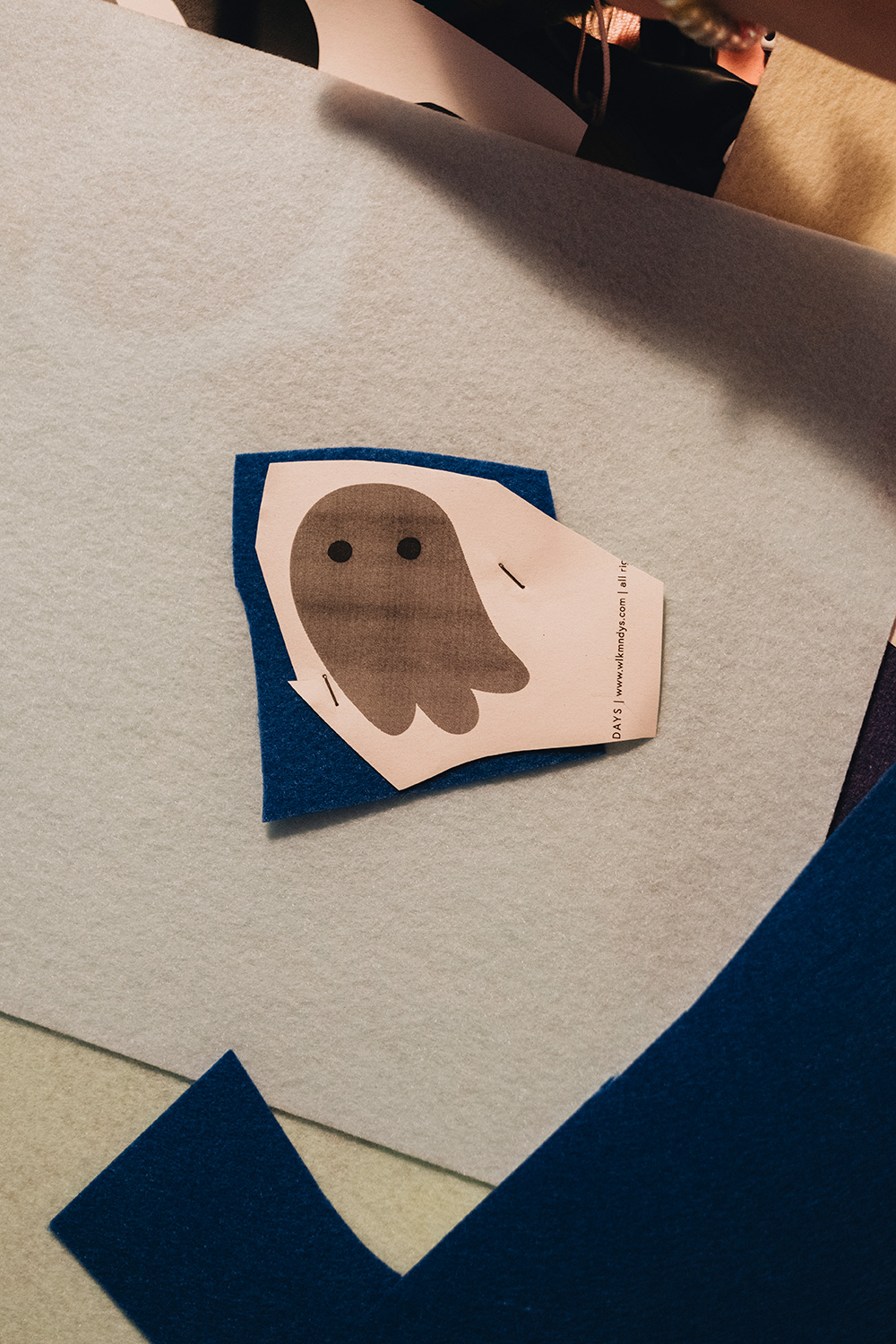 Trick or Treat: Lass uns Halloween-Körbchen zum Süßigkeiten sammeln basteln.